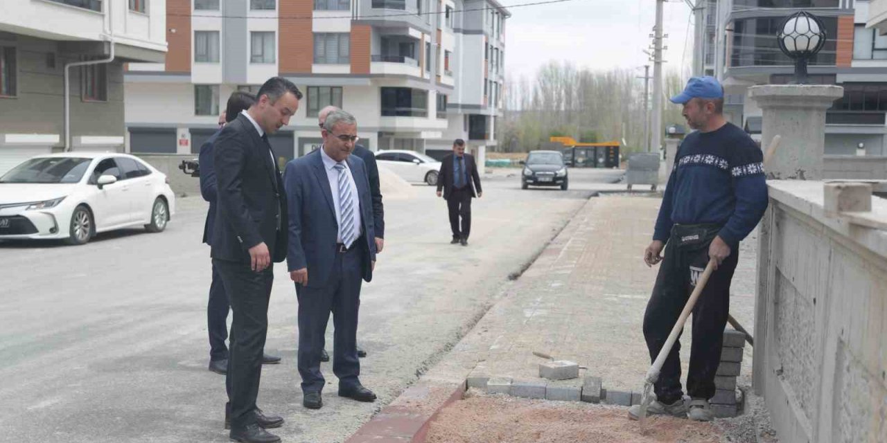 Kütahya’nın Dumlupınar Mahallesi’nde kaldırım çalışması