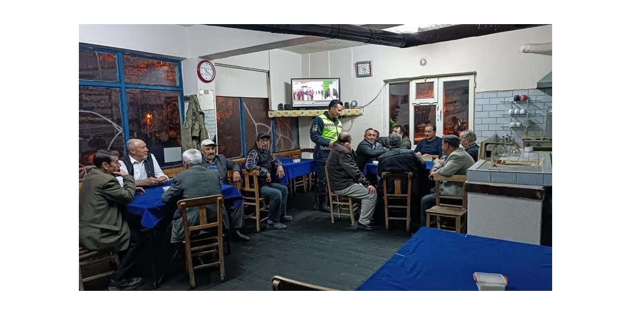 Köy sakinlerine jandarmadan trafik eğitimi