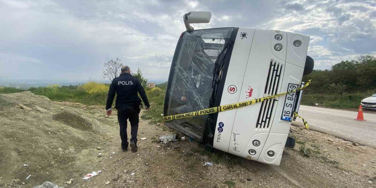 Bursa’da öğrenci servisi ile hafriyat kamyonu çarpıştı: 23 yaralı