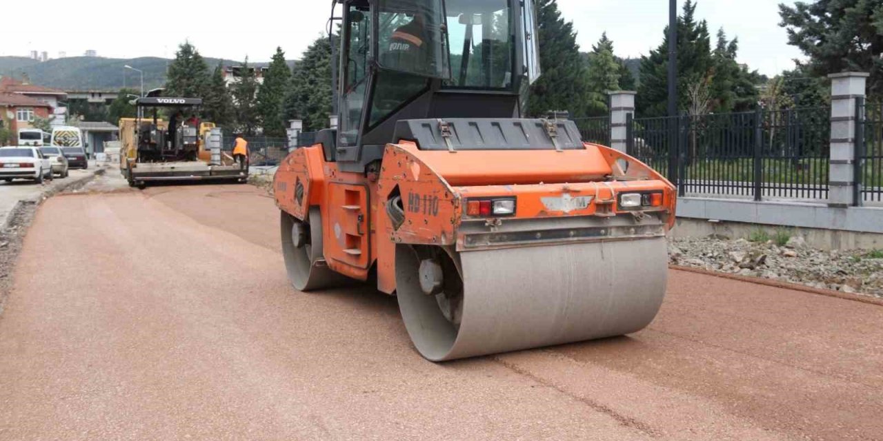 Derince Millet Bahçesi çevresine asfalt ve yaya kaldırımı