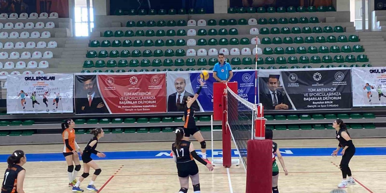 Bağlar Belediyespor’un genç kız voleybol takımı, bölge şampiyonu oldu