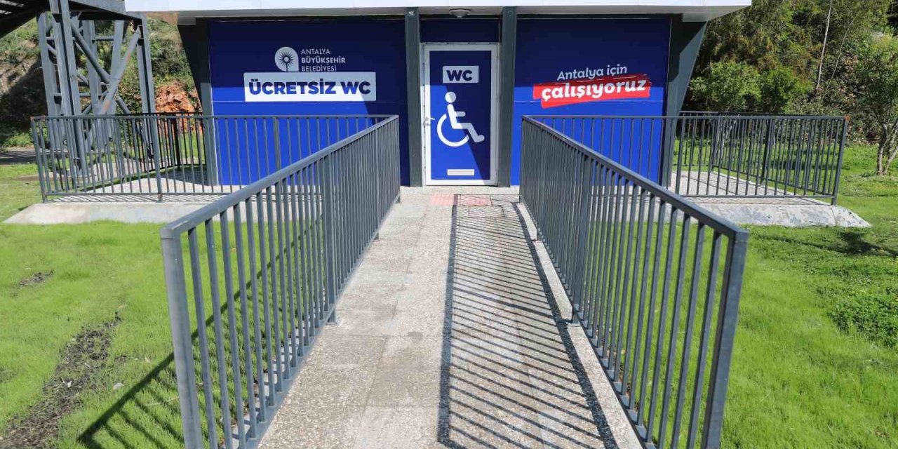 Konyaaltı Sahili’nde tuvaletlerin sayısı artırıldı