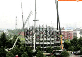 Çinliler 15 aylık inşaatı 6 günde bitirdi