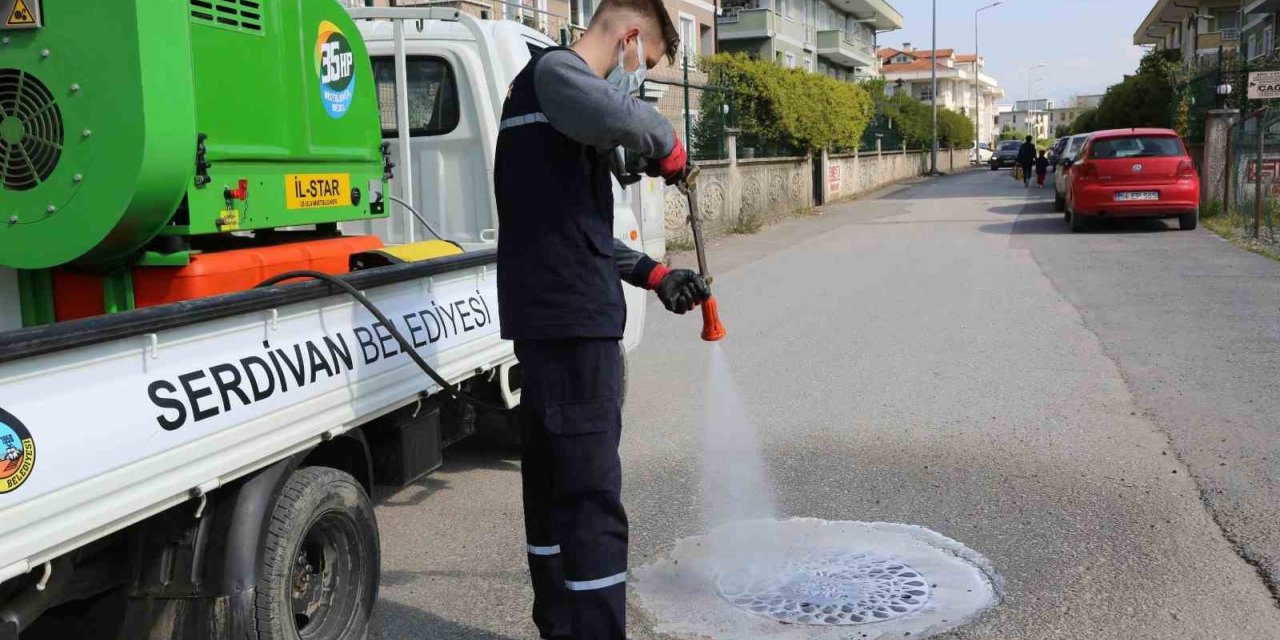 Serdivan Belediyesi’nden çevre dostu ilaçlama