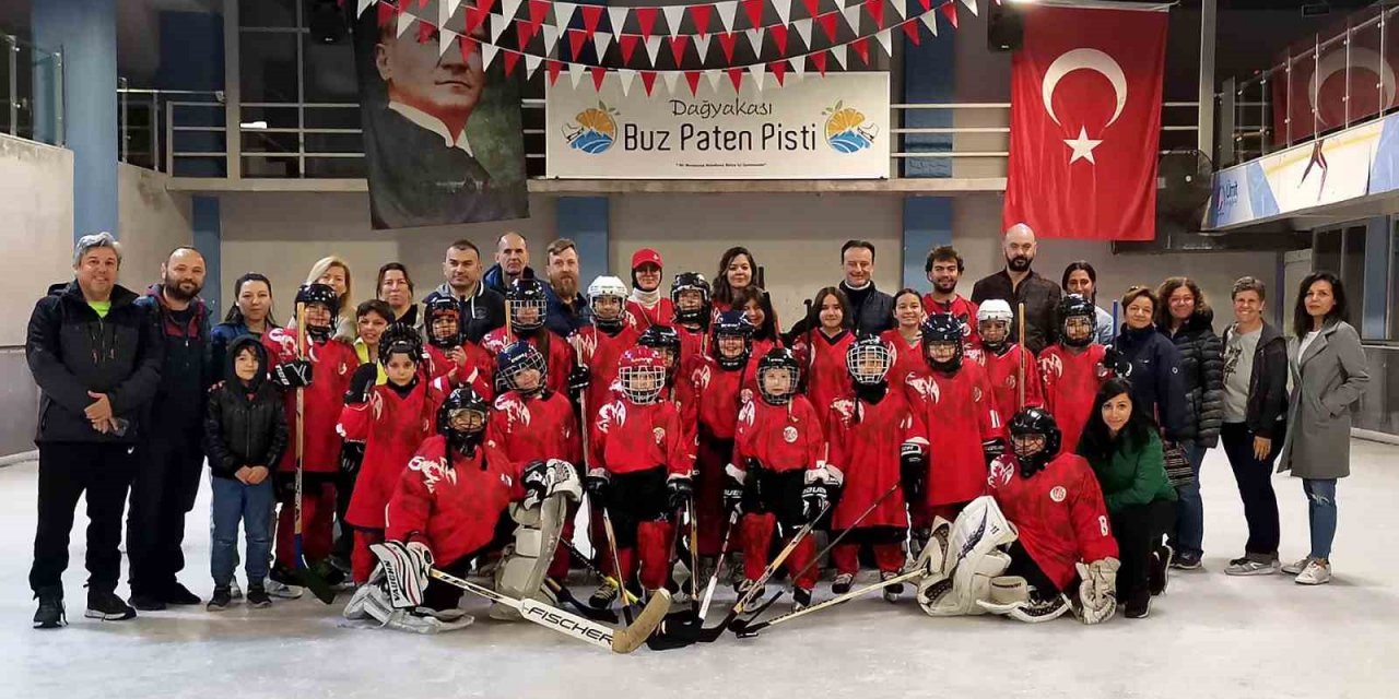 Antalyaspor buz hokeyi takımı maçlara hazır