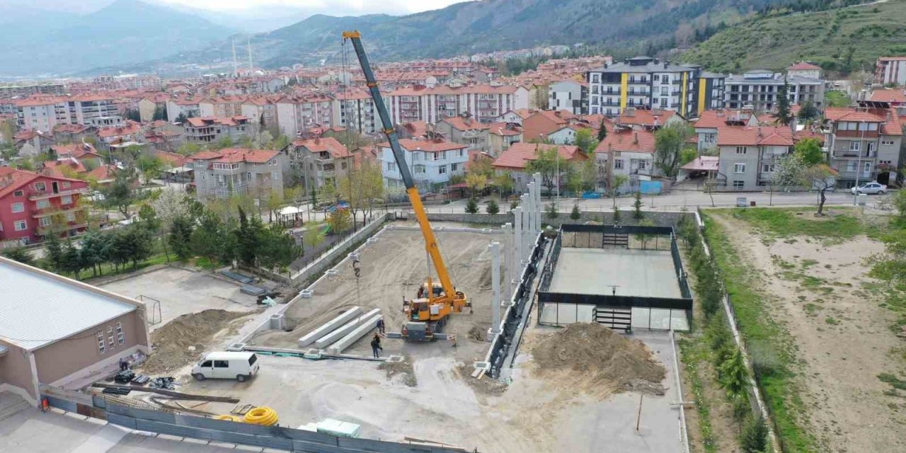 Kapalı Spor Salonuna prefabrik kolon montajı