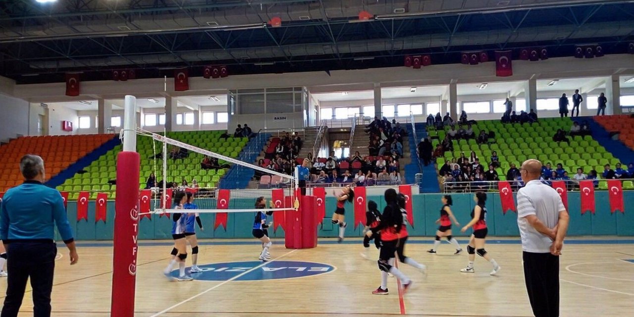 Elazığ’ın ev sahipliğinde voleybol grup müsabakaları başladı