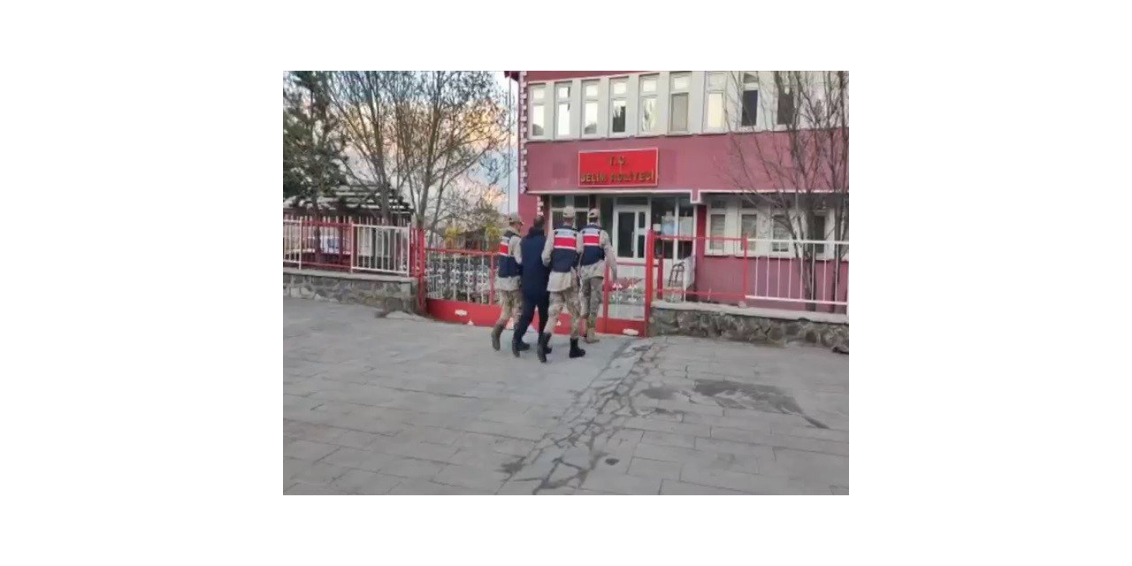 Jandarma firari şahsı kıskıvrak yakaladı