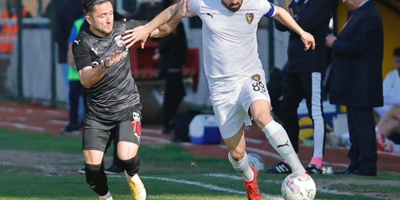 Erhan Çelenk gol krallığında zirveyi bırakmıyor