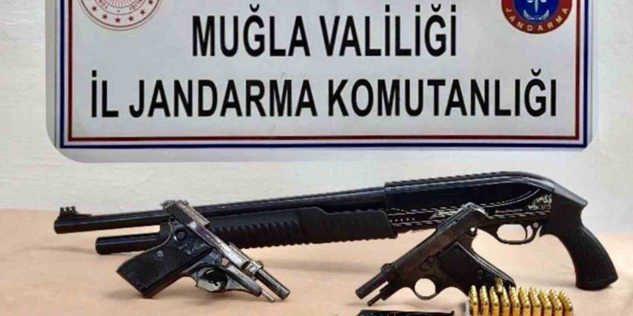 Marmaris’te ruhsatsız tabanca ve otomatik ve tüfeği ele geçirildi
