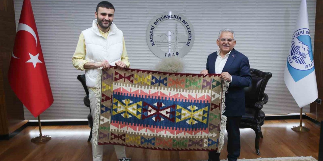 CZN Burak’tan Başkan Büyükkılıç’a ziyaret