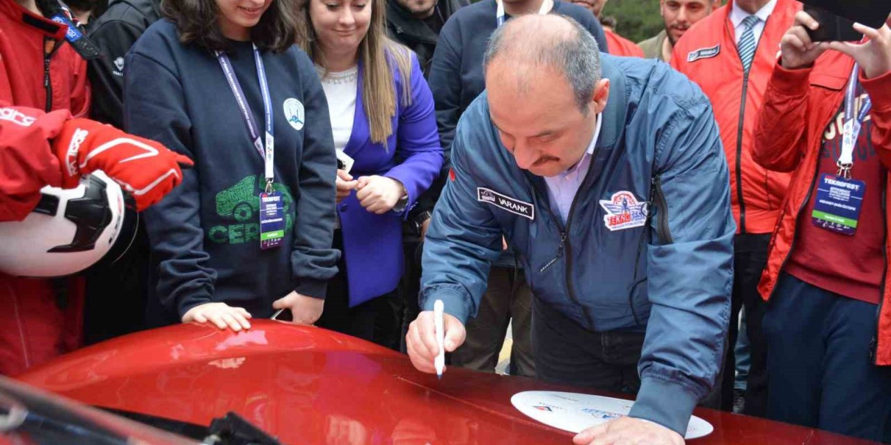 İnsansız su altı araçlarından, savaşan İHA’lara kadar hünerlerini sergilediler