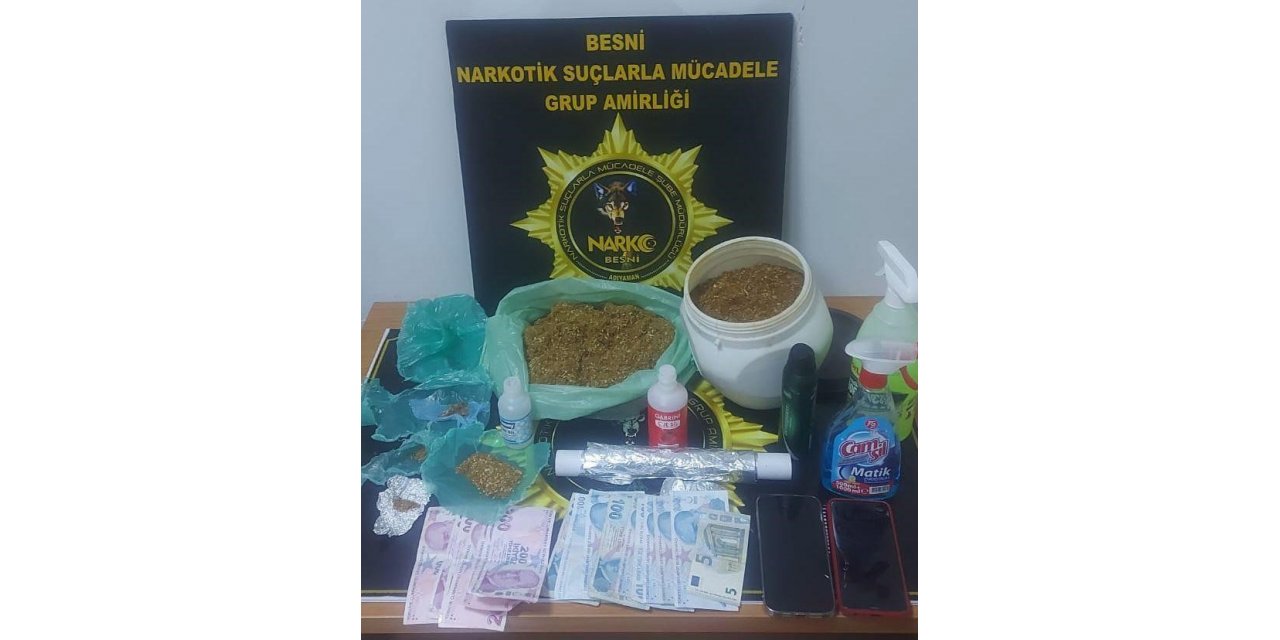 Şüpheli şahısların üzerinden 1 kilo 287 gram uyuşturucu çıktı