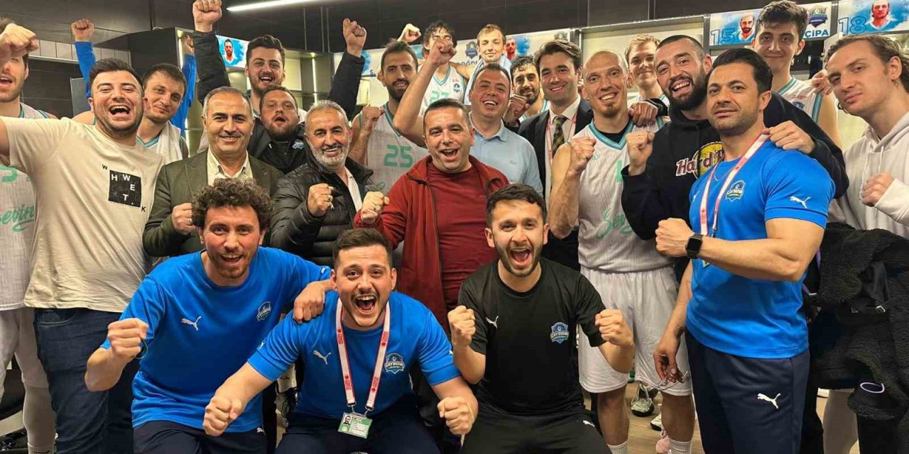 Çayırova Belediyesi, çeyrek final için avantajı kaptı