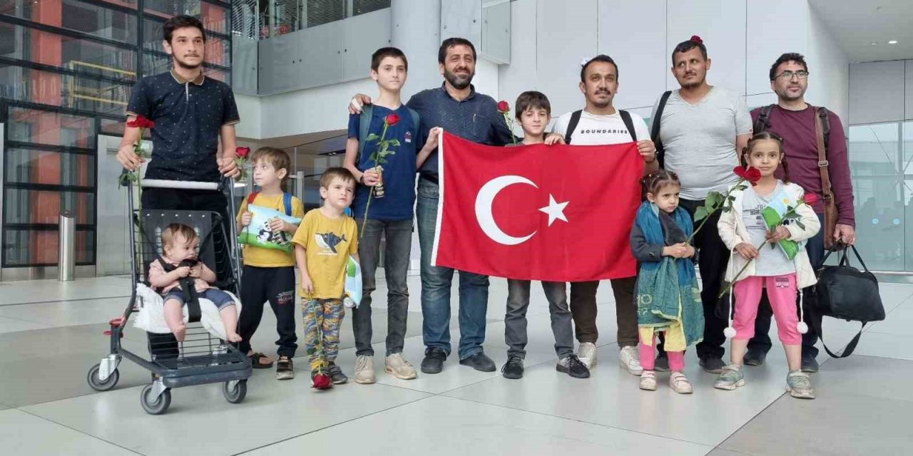 Sudan’daki Türk vatandaşların tahliyesi devam ediyor: Üçüncü kafile İstanbul’a getirildi
