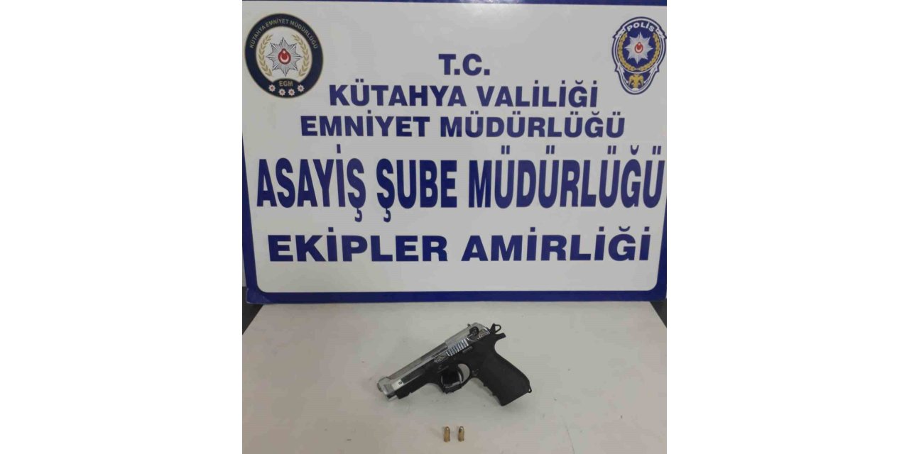 Kütahya’da bir şahsın üzerinde ruhsatsız tabanca ele geçirildi