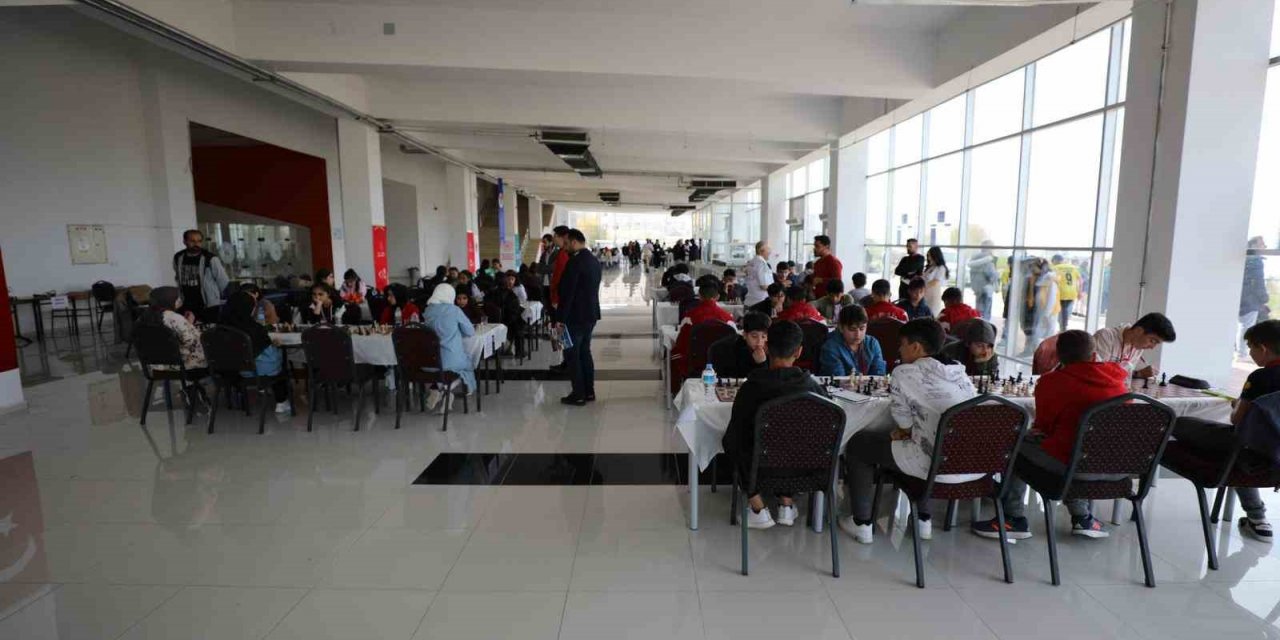 Satranç bölge yarışması Van’da başladı