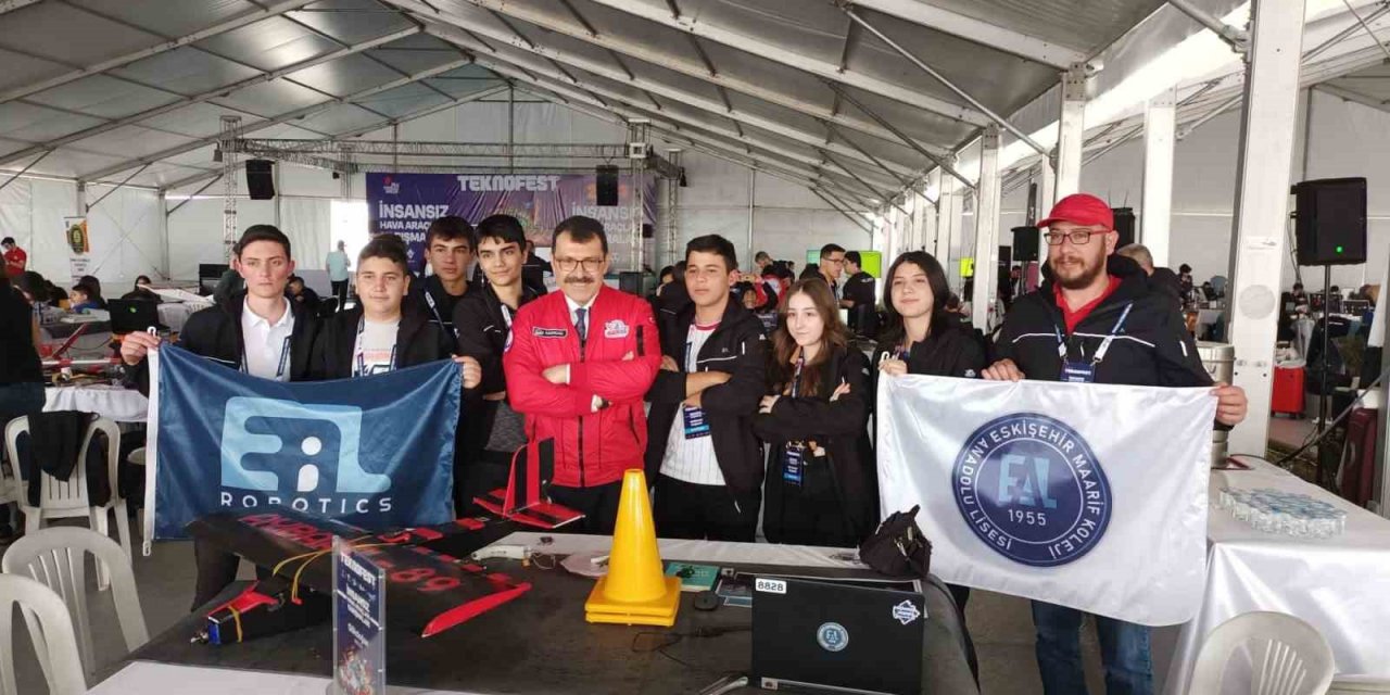 Eskişehirli liseli öğrenciler TEKNOFEST Türkiye Finallerine kaldı
