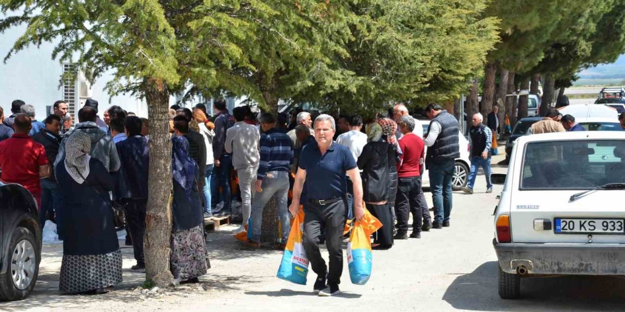 Denizlili çiftçilere tohum desteği devam ediyor