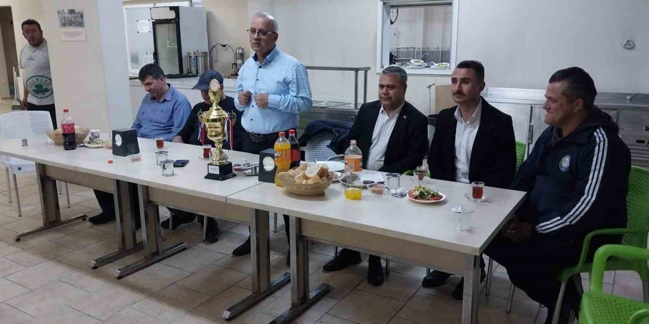 Başkan Kayda, genç şampiyonları ağırladı