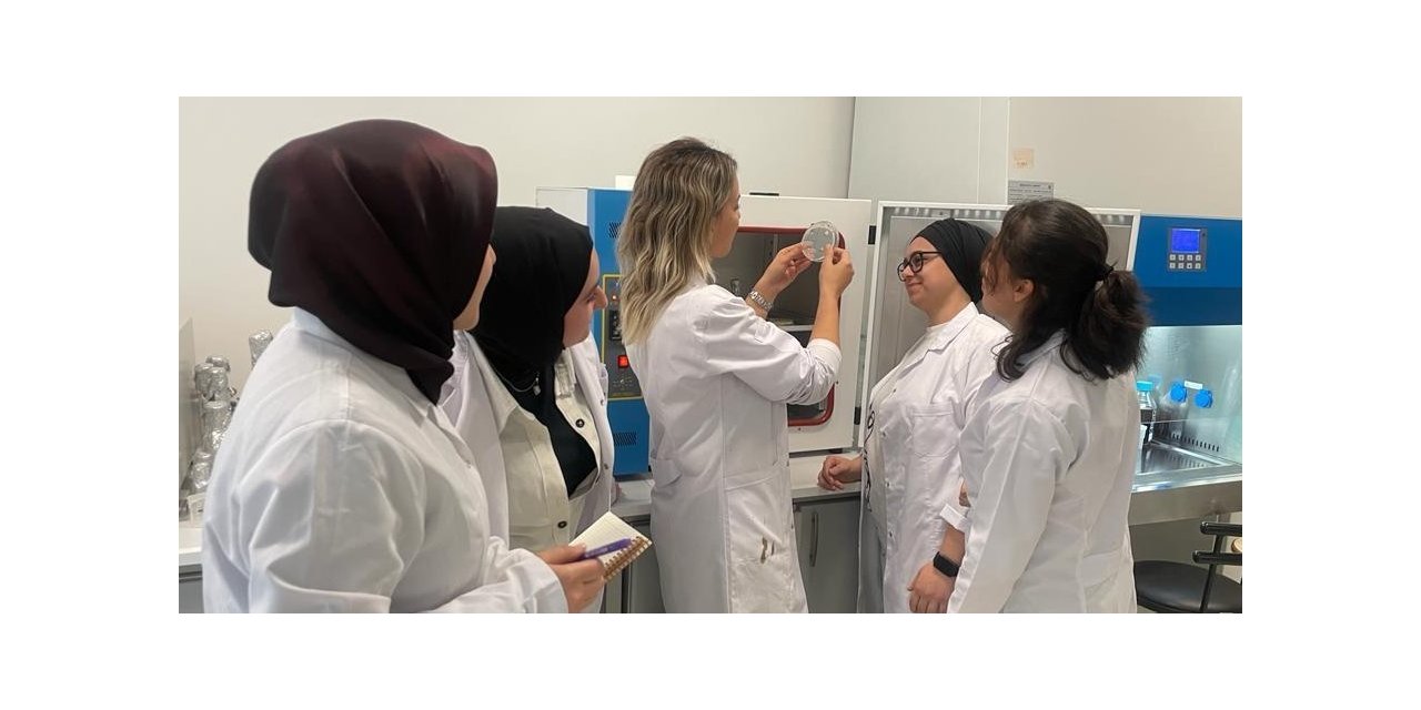 Biyoloji bölümü öğrencilerinin 4 projesi de destek almaya hak kazandı