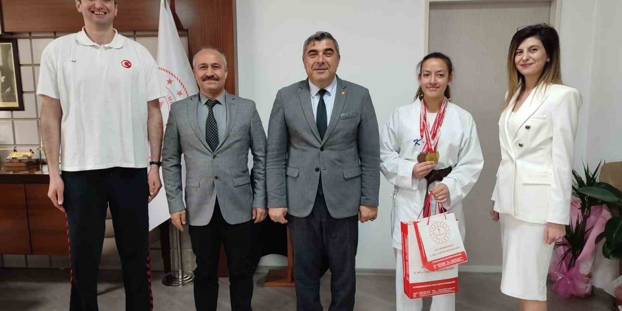 Karate bölge üçüncüsünden Müdür Sünnetci’ye ziyaret