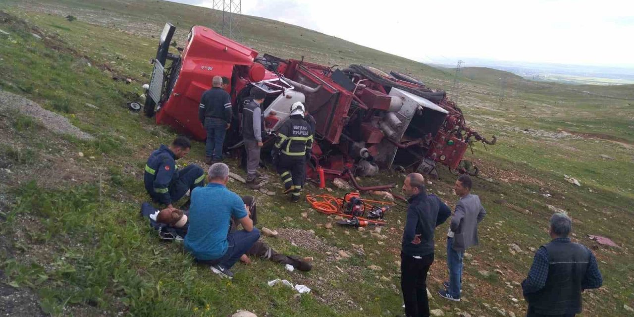 Batman’da iş makinesi kaza yaptı: 2 yaralı