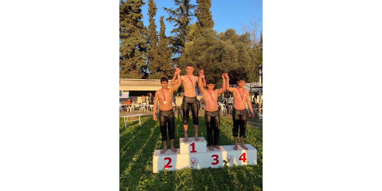 İzmitli pehlivanlar Yalova’da madalyaları topladı