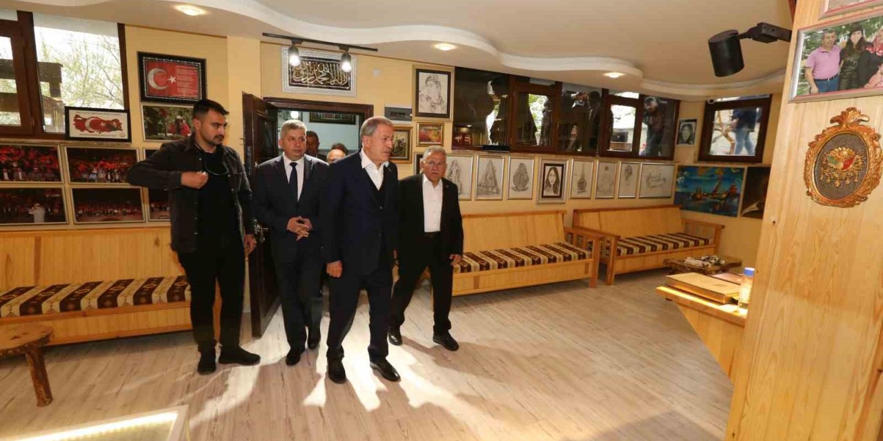 Bakan Akar Ve Başkan Büyükkılıç’tan 15 Temmuz Şehidinin ailesine ziyaret