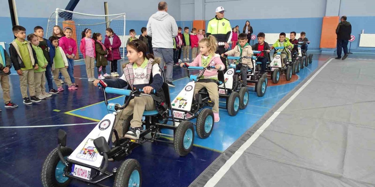 Hisarcık’ta öğrencilere uygulamalı ve teorik trafik eğitimi