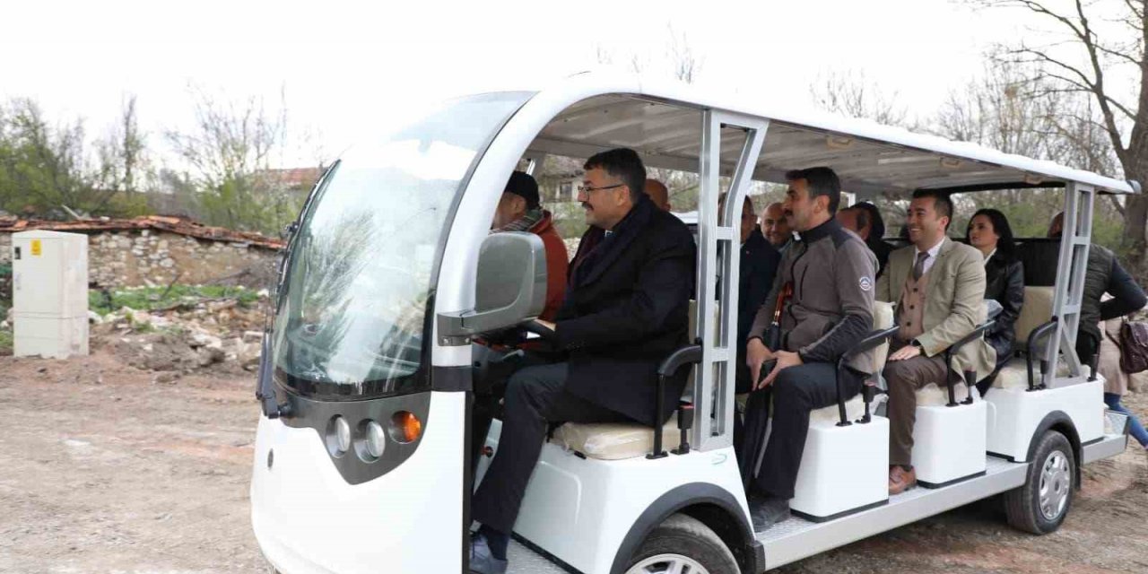 Vali Ali Çelik: "Elektrikli araçlar Aizanoi’yi keşfetmeyi kolaylaştıracak”