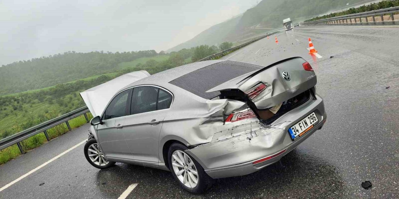 AK Parti Milletvekili Mustafa Canbey trafik kazası geçirdi