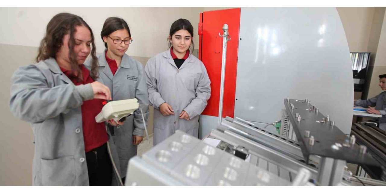 MEB, uluslararası meslek liselerini yaygınlaştırıyor! Konya'da iki okul ilk 10'a girdi