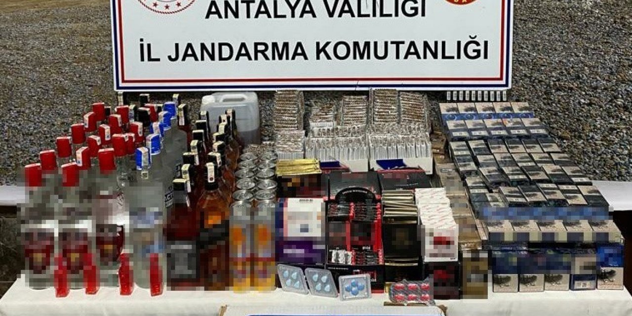 Antalya’da kaçak alkol ve sigara satılan markete jandarmadan baskın