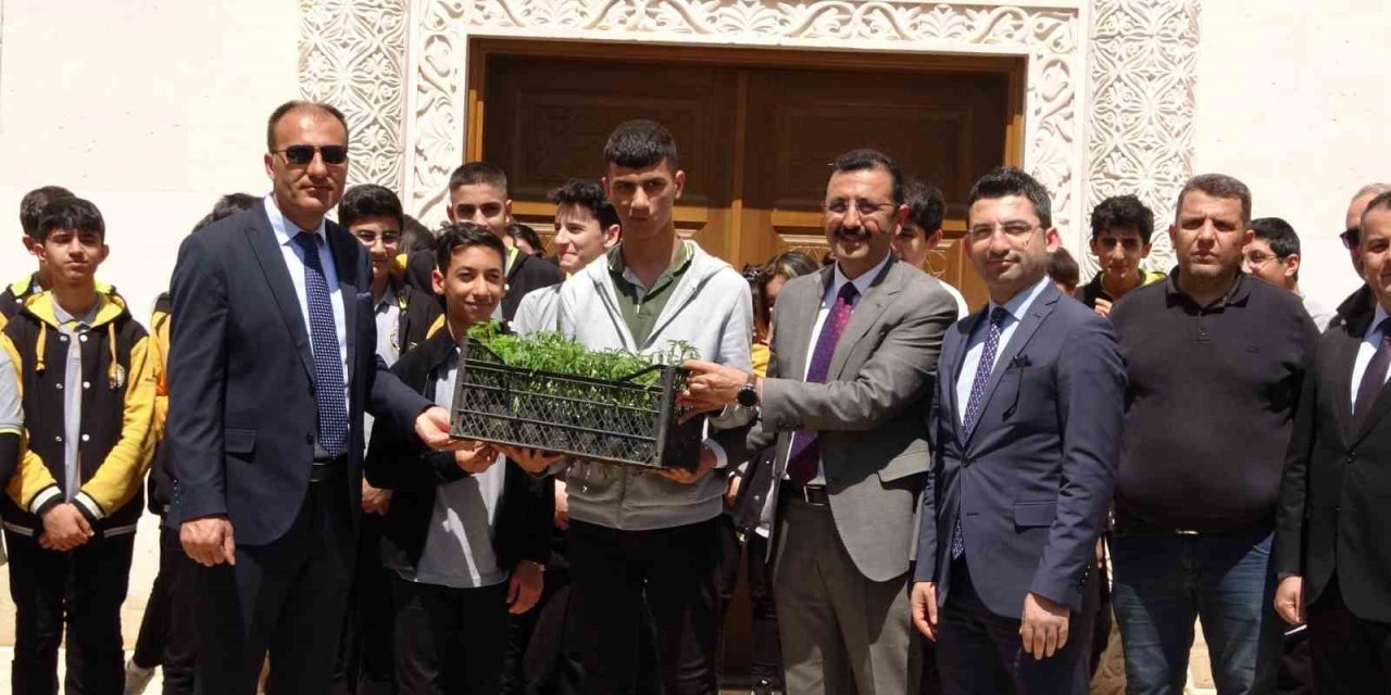 Siirtli öğrenciler okul bahçesinde sebze yetiştirecek