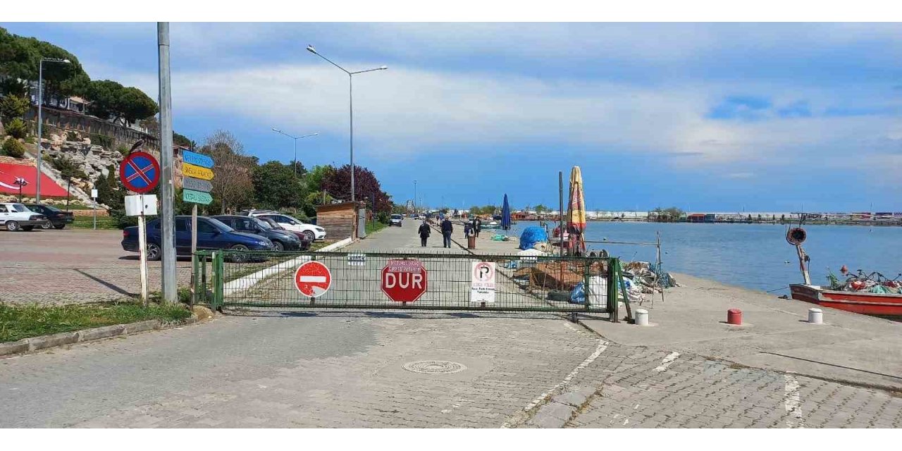 Gerze sahili araç trafiğine kapatıldı