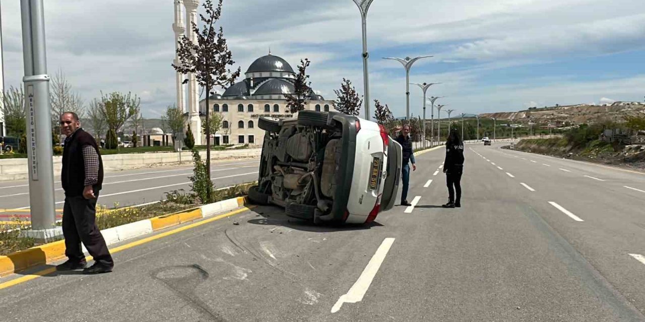Sivrice Belediye Başkanının kullandığı araç takla attı