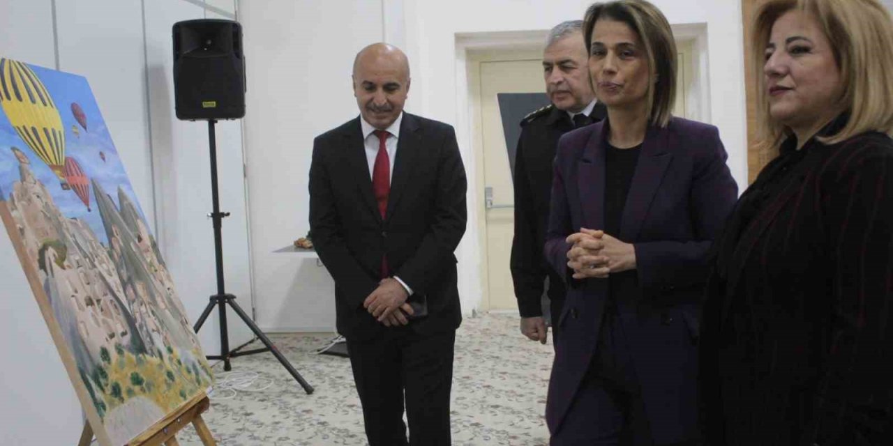 Nevşehir’de ’Bir el de sen uzat’ konulu resim sergisi açıldı