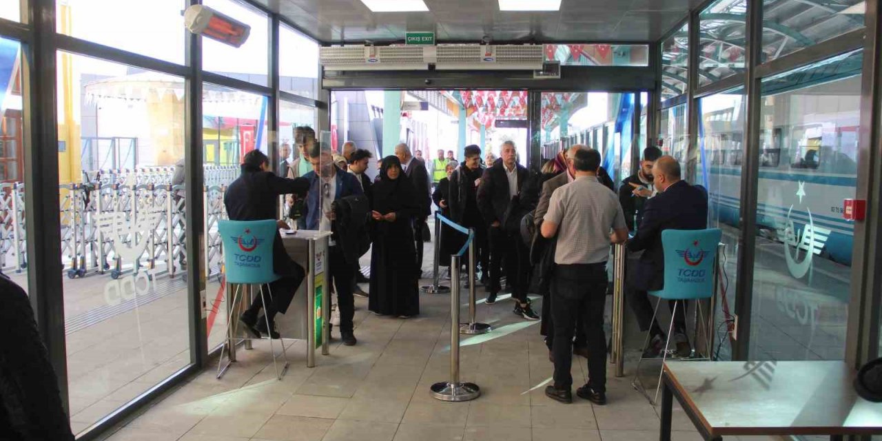 Hemşehrilerinden Karamollaoğlu’na: “Gelsin görsün”