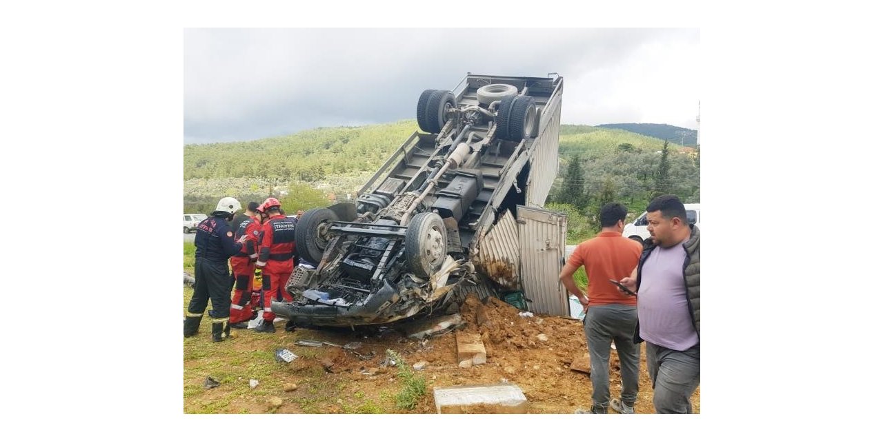 Milas’ta trafik kazası: 1’i ağır 2 yaralı
