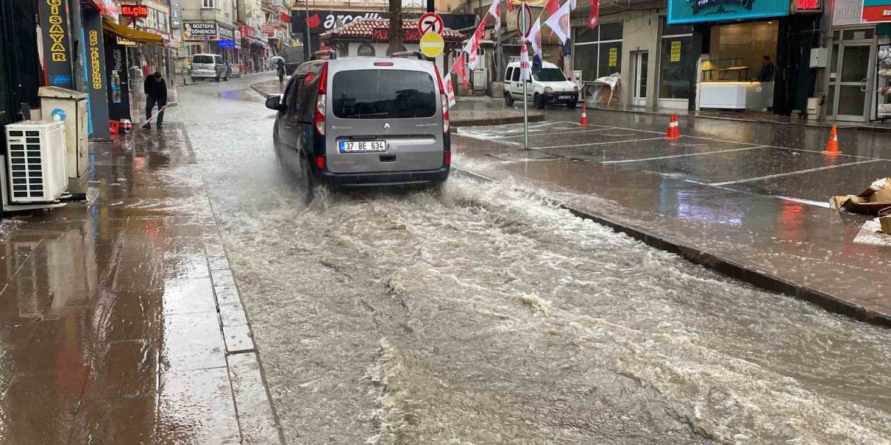 Meteorolojinin uyardığı Kastamonu’da dolu ve sağanak yağış etkili oldu