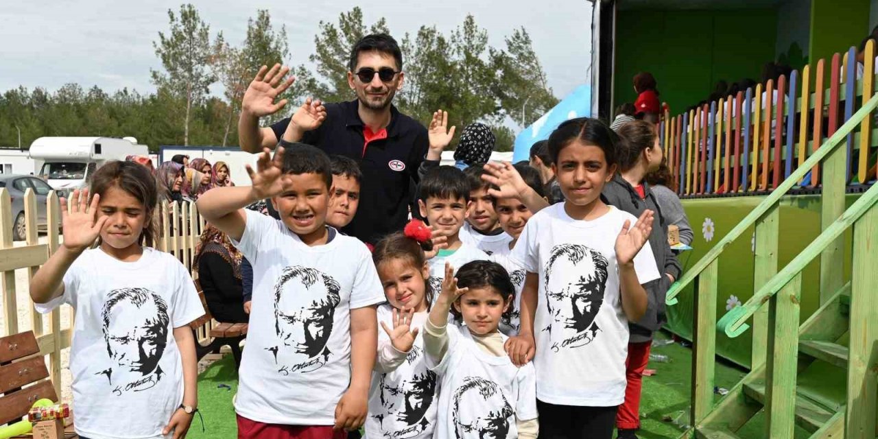 Eğitici aktivitelerle donatılmış gezici tırı deprem bölgesinde çocuklar ve gençlerle buluşacak