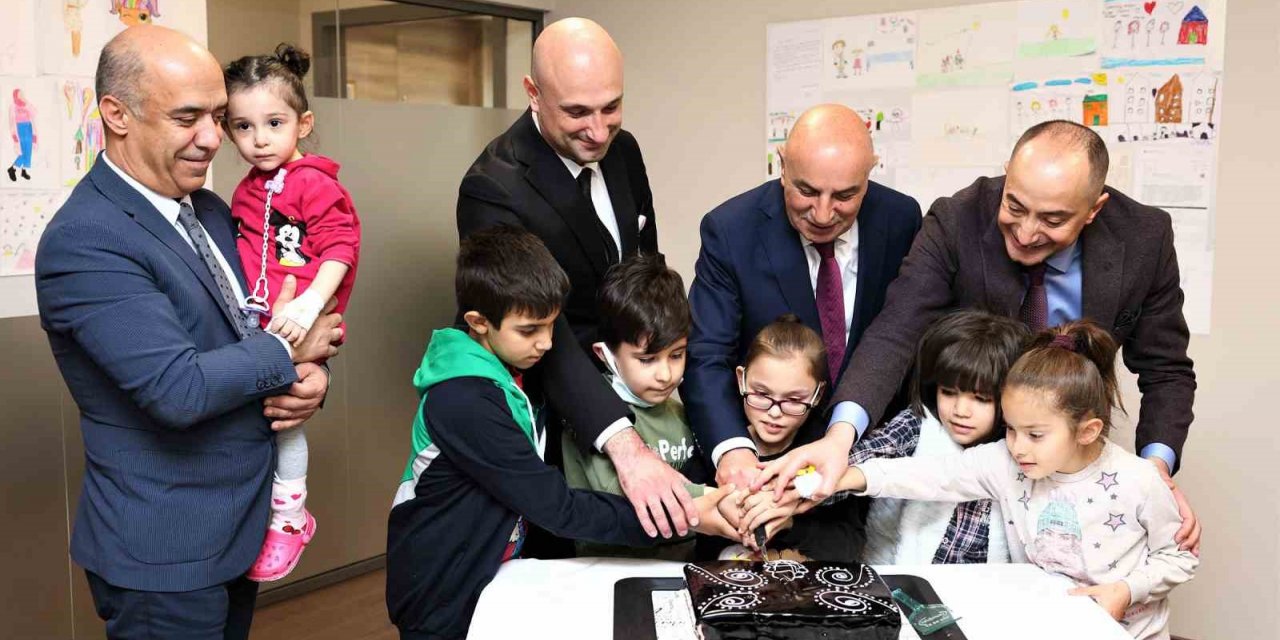 Etlik Şehir Hastanesi’nde fidanlar toprakla buluşturuldu