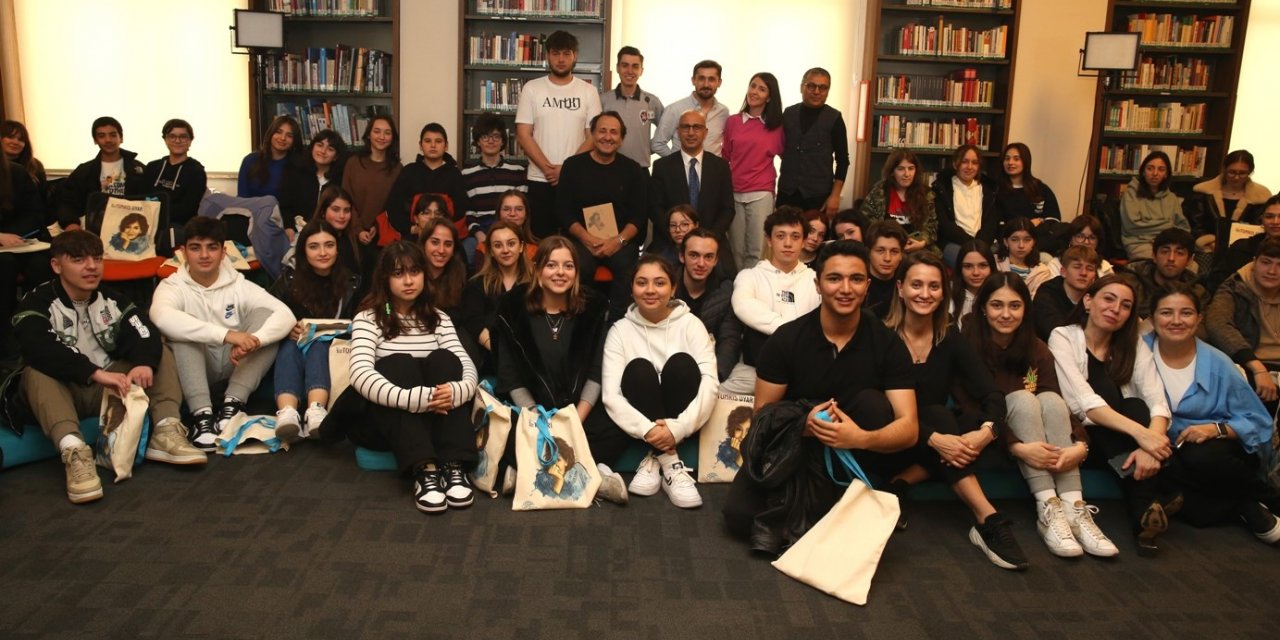 Özgür Ozan öğrencilere Tomris Uyar öyküsü okudu