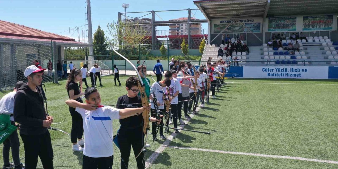 Şahinbey’de okçuluk turnuvası düzenledi