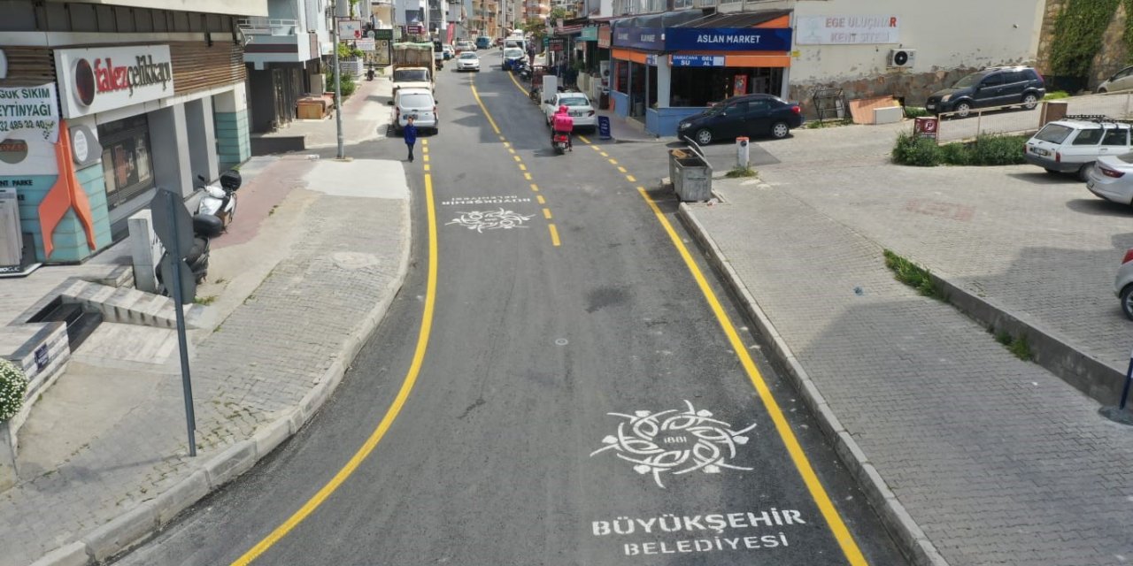 Aydın Büyükşehir Belediyesi Kuşadası’nın İkiçeşmelik Caddesi’ni baştan sona yeniledi