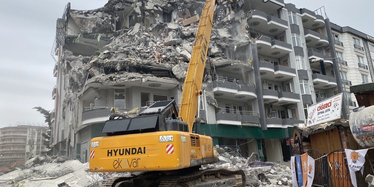 Adıyaman’da enkaz kaldırma tamamlandı, acil yıkılacak binalar yıkıldı