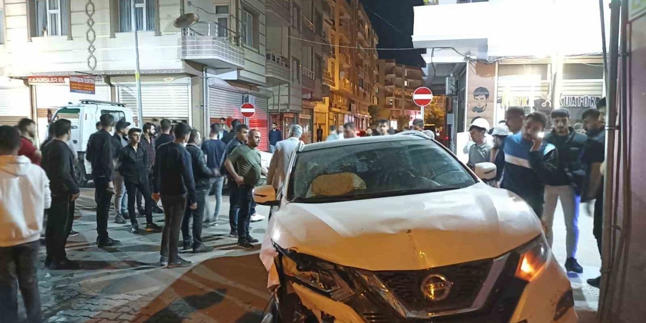 Bismil’de otomobiller kafa kafaya çarpıştı