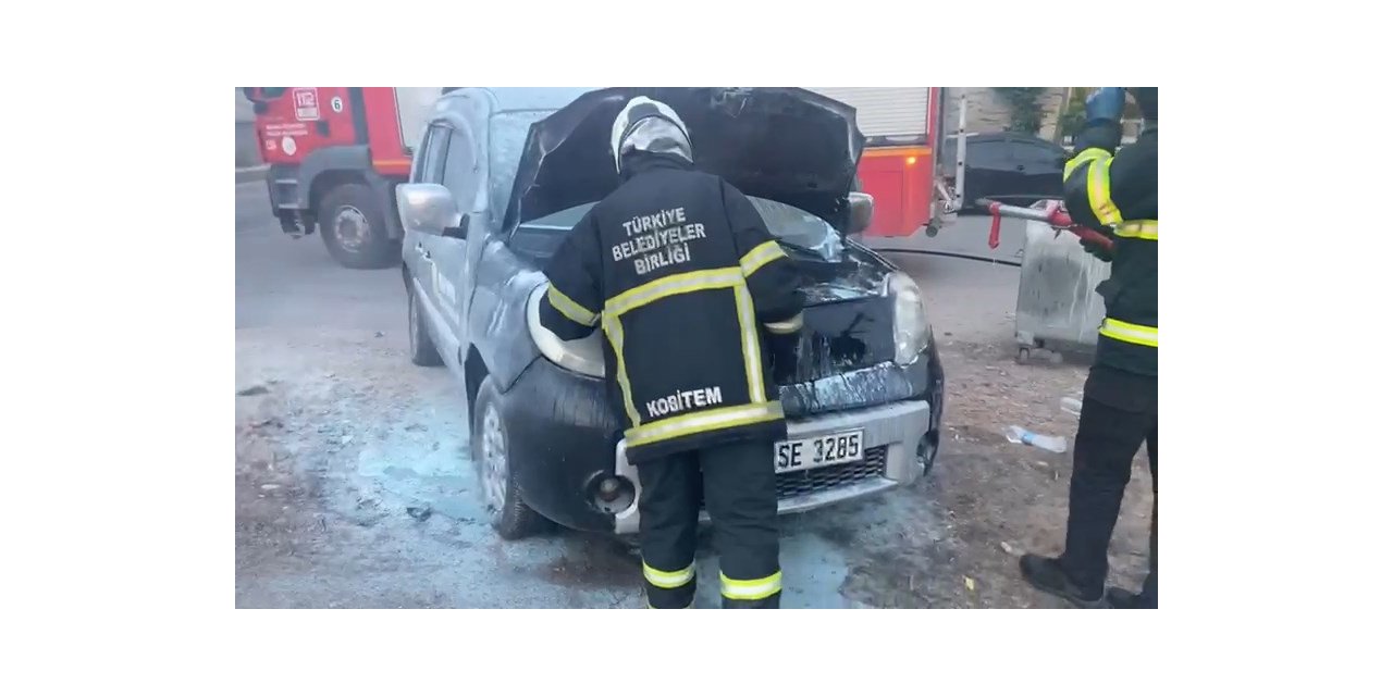 Batman’da park halindeki hafif ticari araç alev aldı