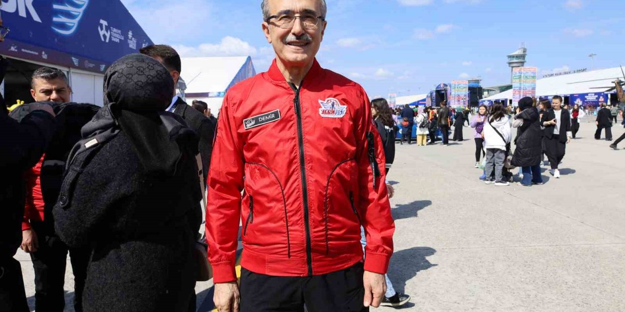 Savunma Sanayii Başkanı Demir, ” TEKNOFEST’in başladığı günden bu yana özellikle Savunma Sanayii başta olmak üzere çok gelişme görüyoruz”